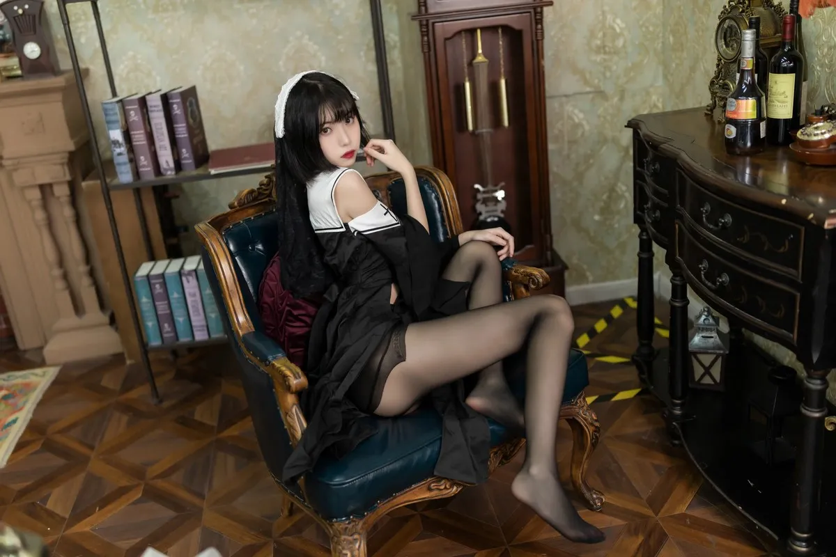 清纯颜丝足网红@许岚LAN 写真作品37套合集 [9V1527P_730.61MB]