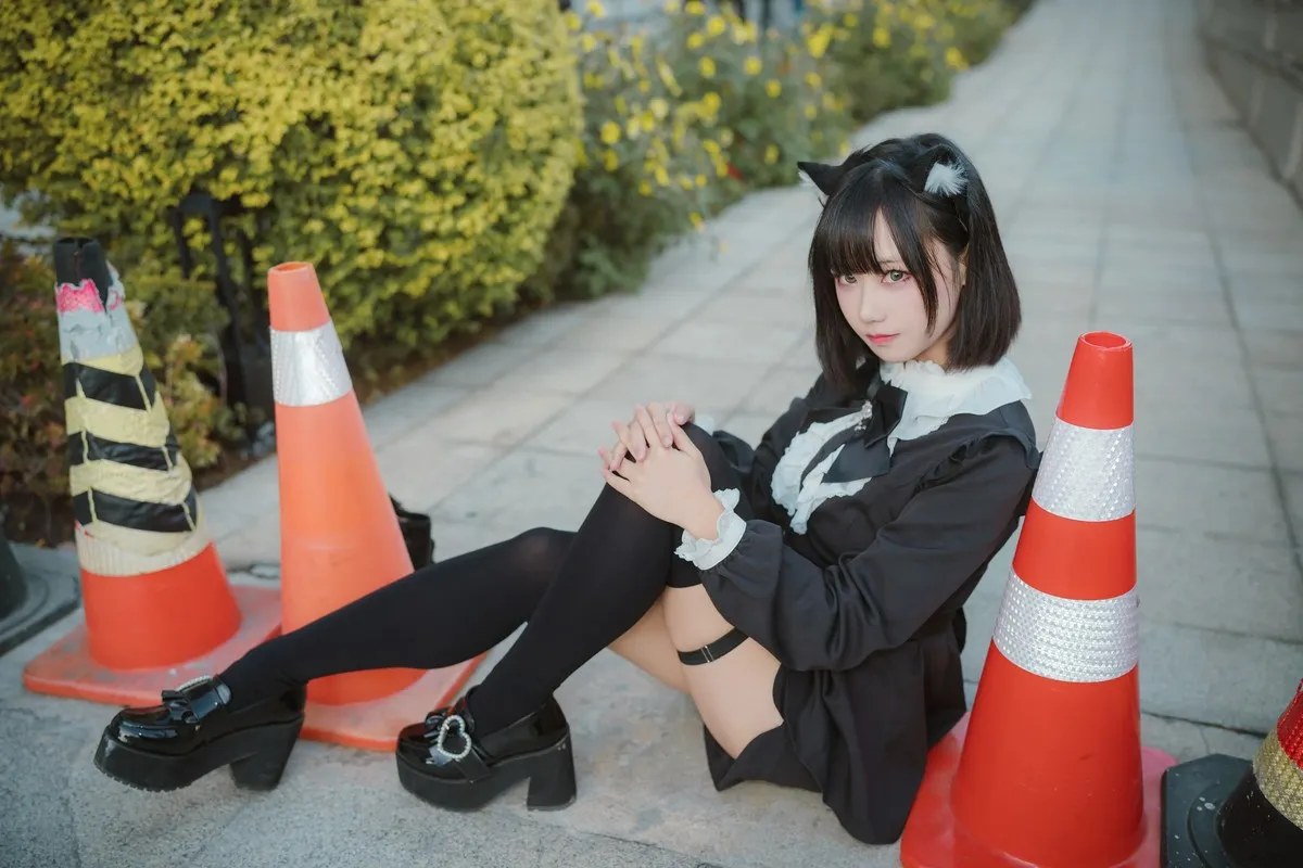 清纯颜coser@lunananya fantia订阅作29套合集 [1V794P_408.29MB]